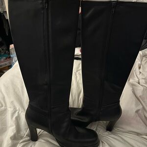 Elegant Black Heeled Boots
